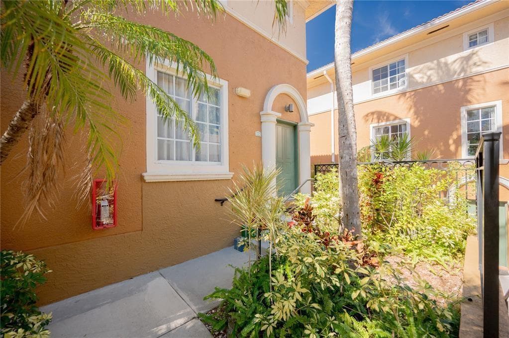 2841 NE 185th Street # 514, Miami FL 33180 — 1