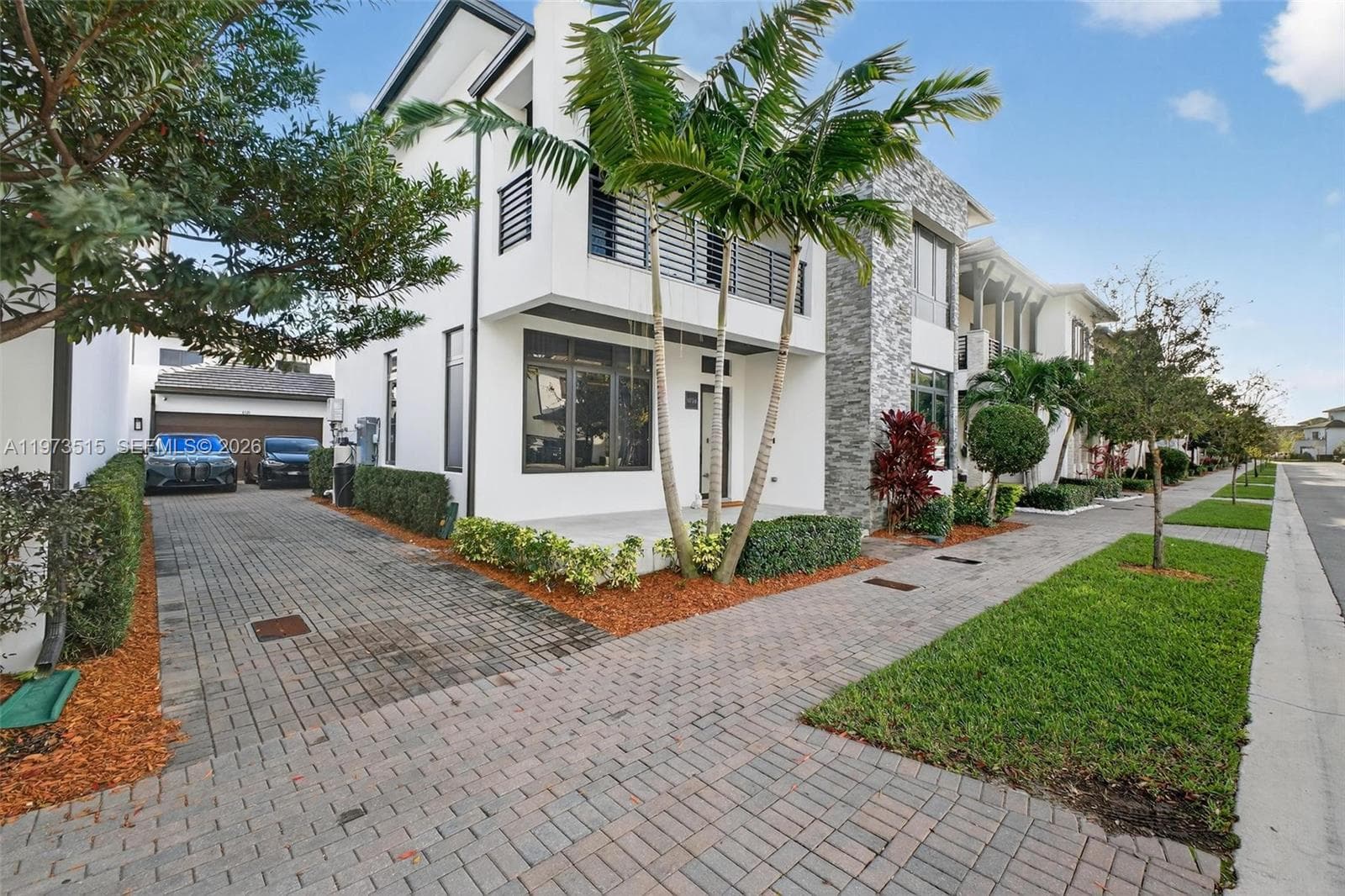 8126 NW 48th Ter, Doral FL 33166 — 3
