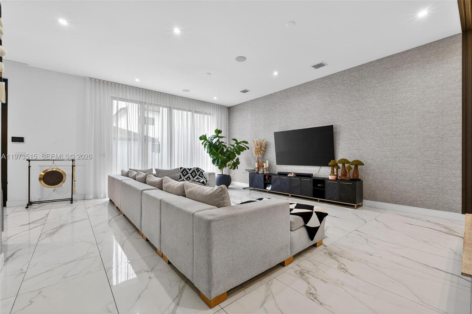 8126 NW 48th Ter, Doral FL 33166 — 24
