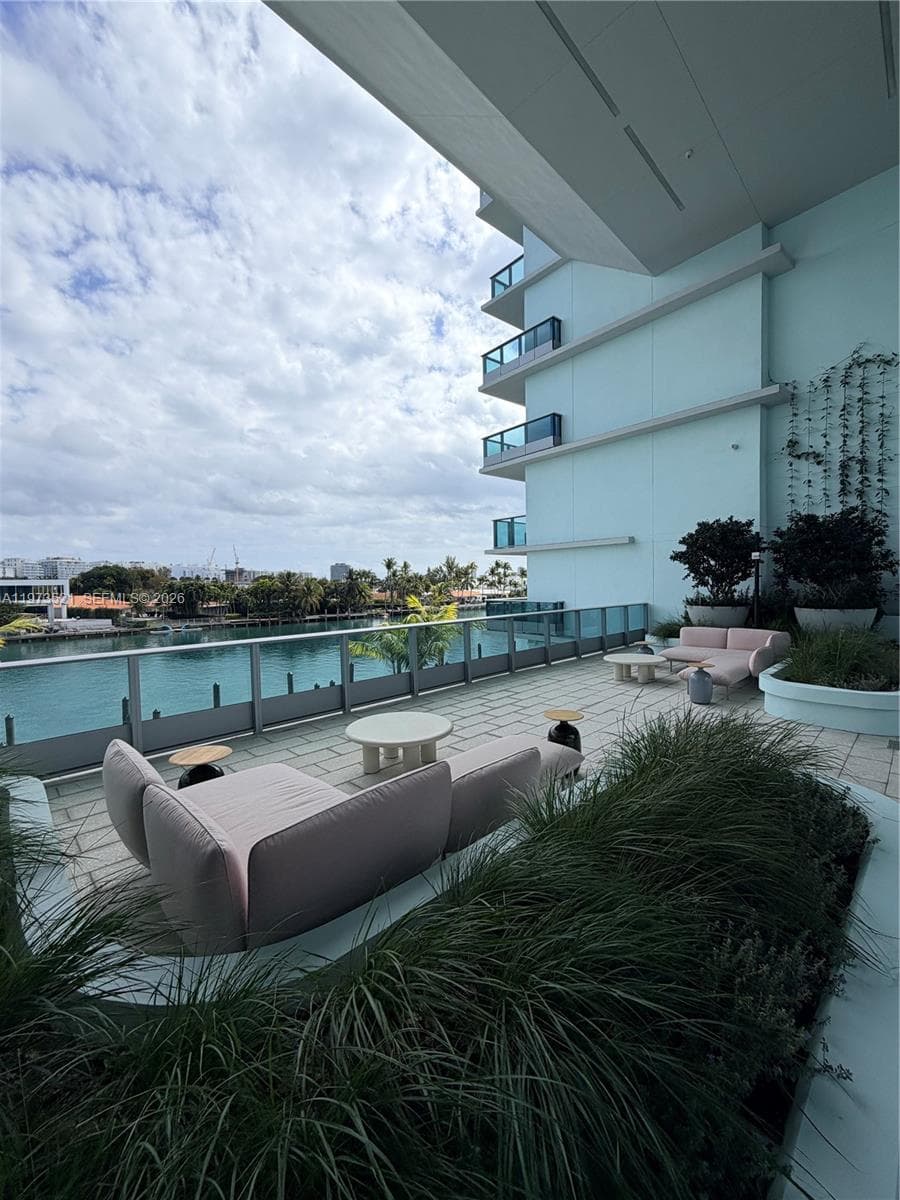 9201 E Bay Harbor Dr # 303, Bay Harbor Islands FL 33154 — 33