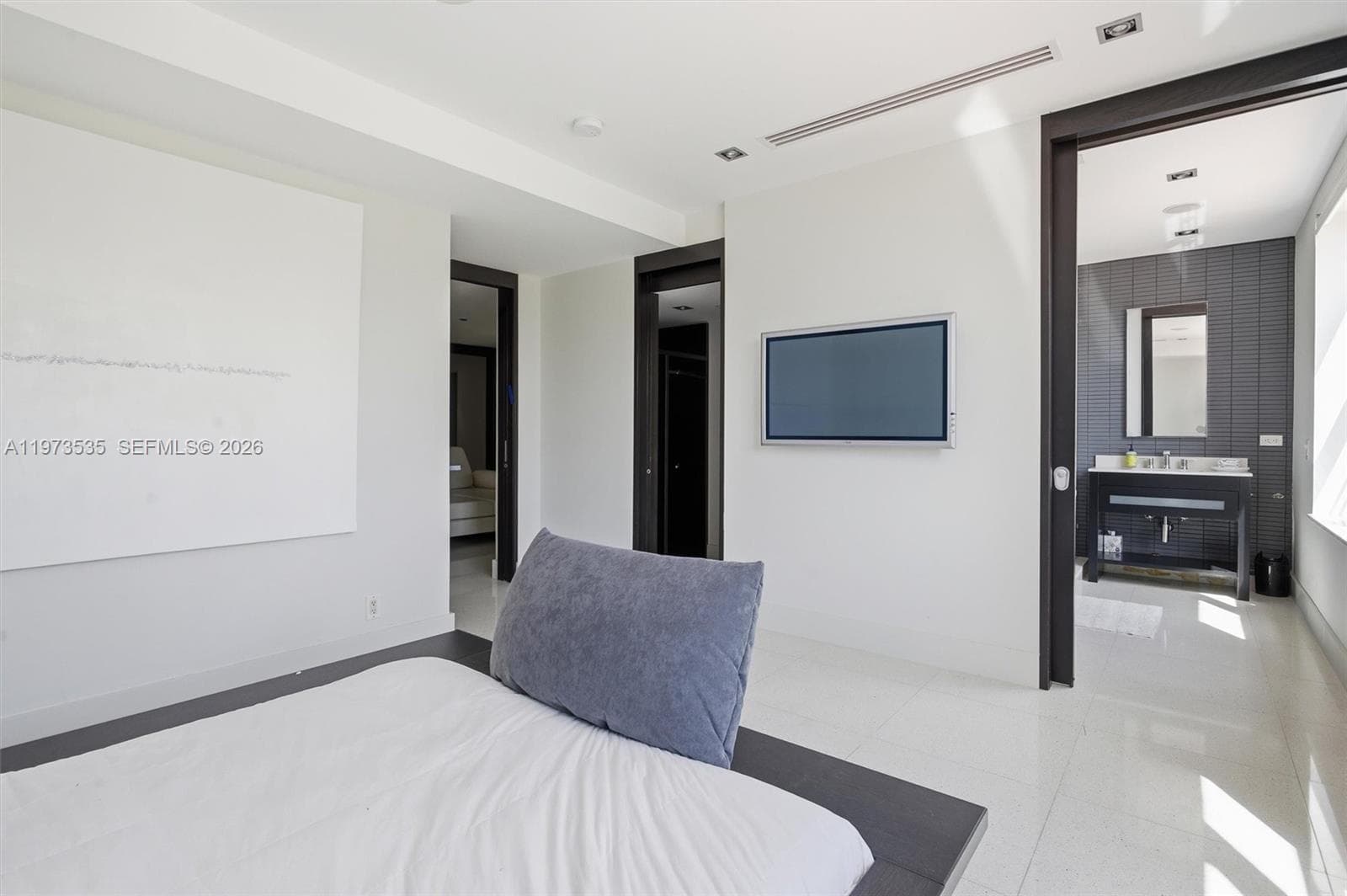 1330 Ocean Dr, Miami Beach FL 33139 — 32