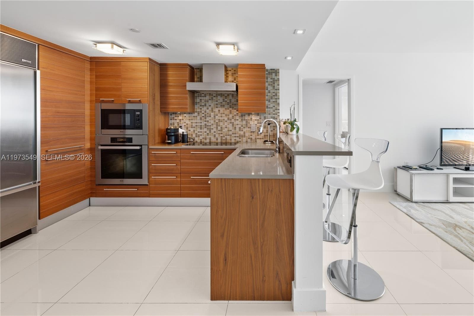 6801 Collins Ave, Miami Beach FL 33141 — 21