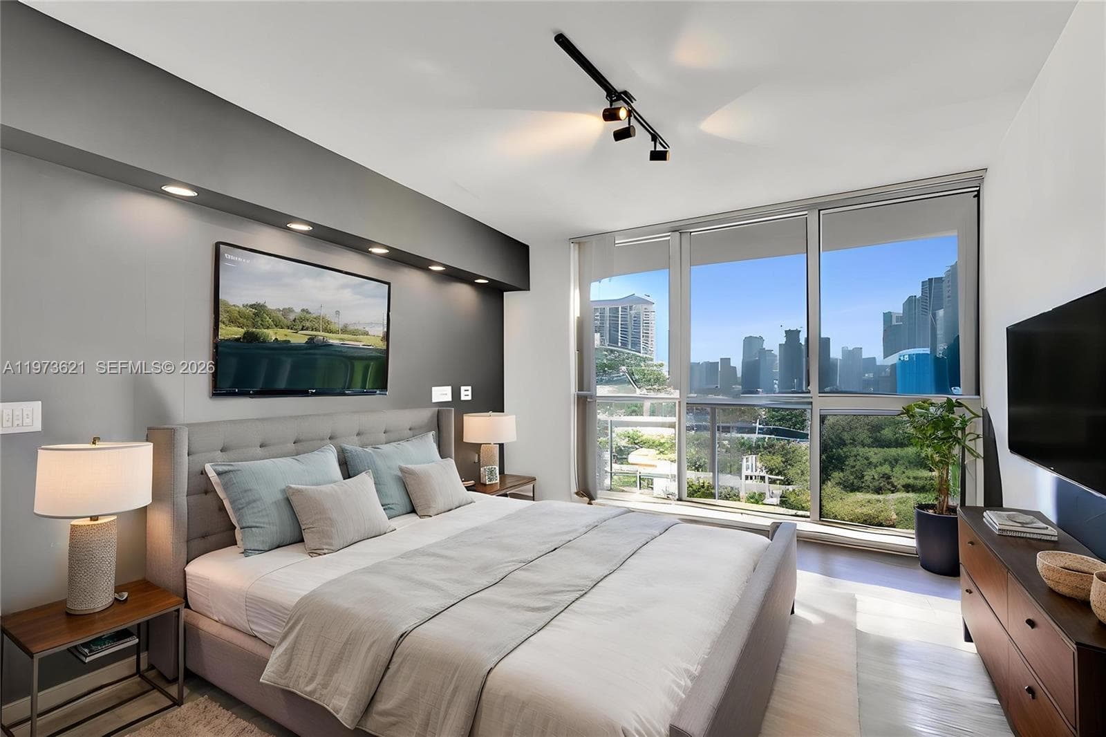 1750 N Bayshore Dr # 2510, Miami FL 33132 — 6