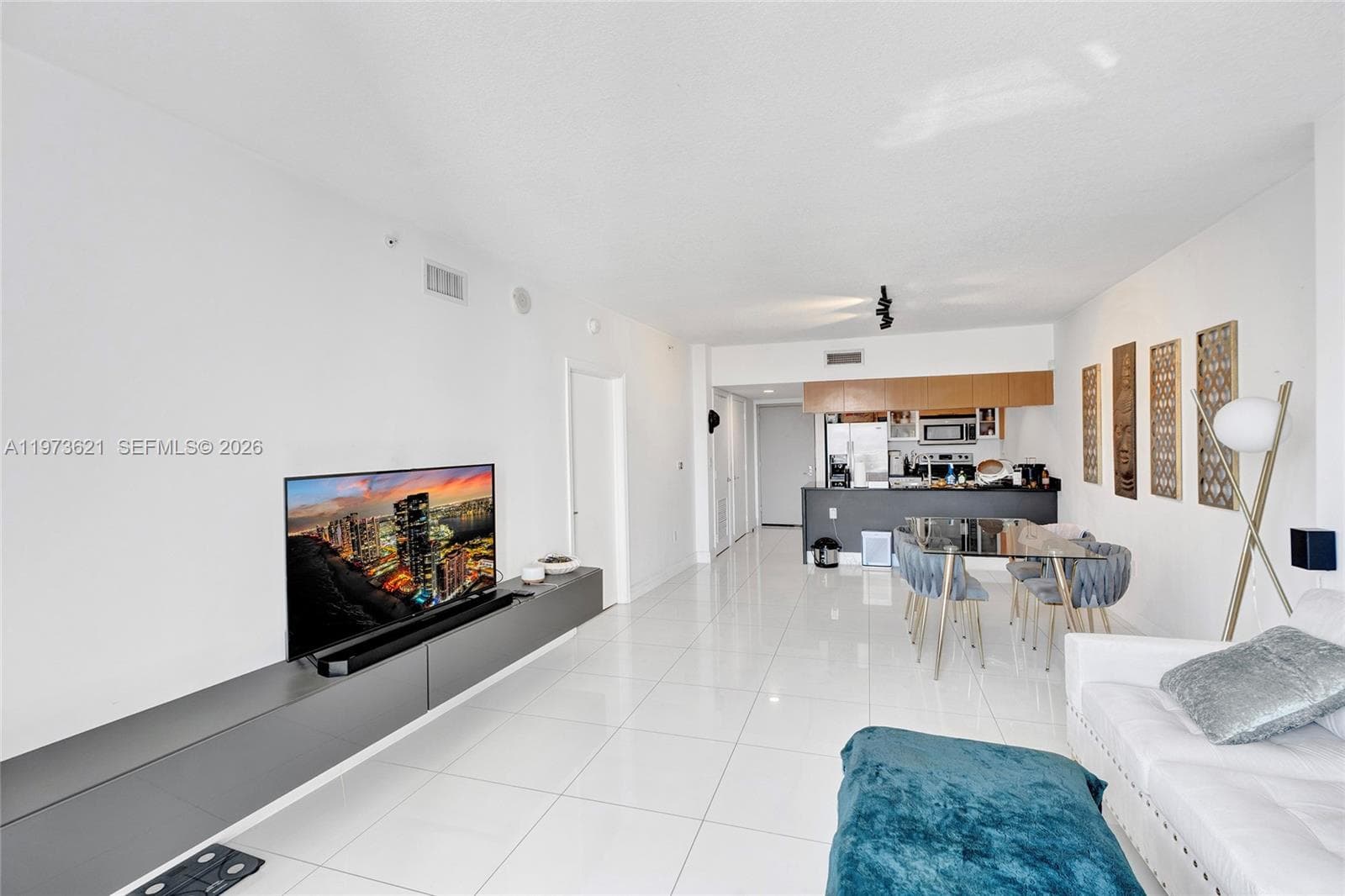 1750 N Bayshore Dr # 2510, Miami FL 33132 — 18