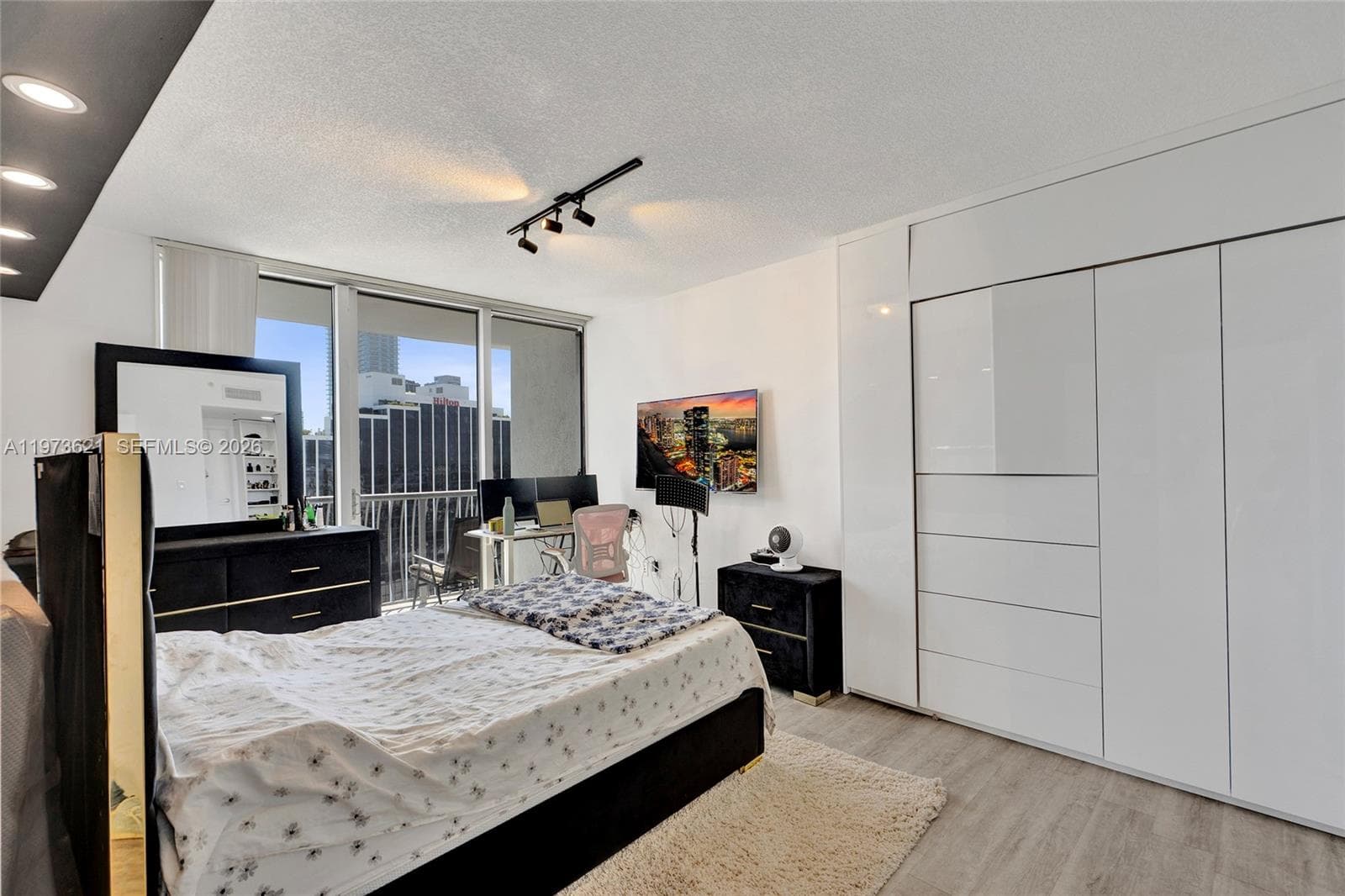1750 N Bayshore Dr # 2510, Miami FL 33132 — 19