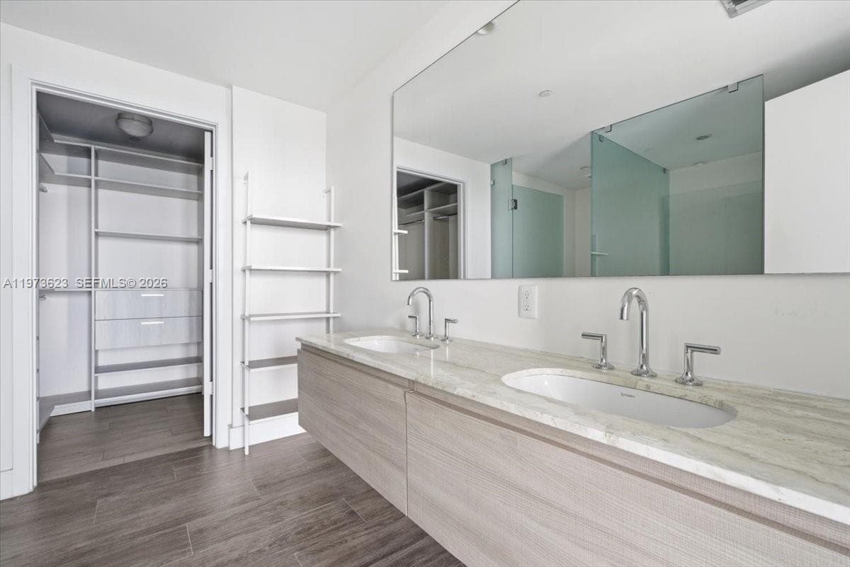 2900 NE 7th Ave # 3004, Miami FL 33137 — 32