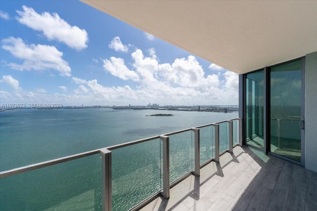 2900 NE 7th Ave # 3004, Miami FL 33137 — 24