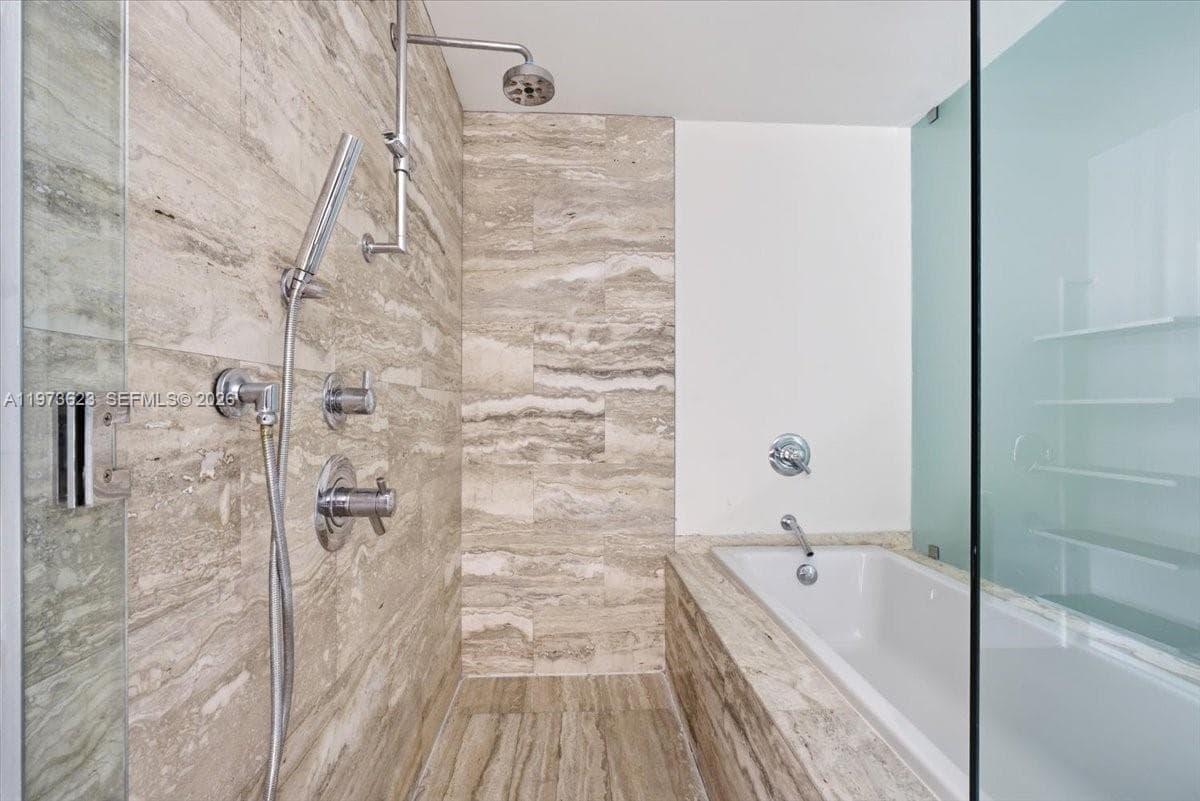 2900 NE 7th Ave # 3004, Miami FL 33137 — 33