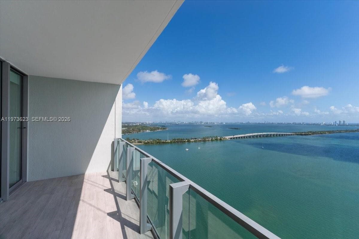 2900 NE 7th Ave # 3004, Miami FL 33137 — 25