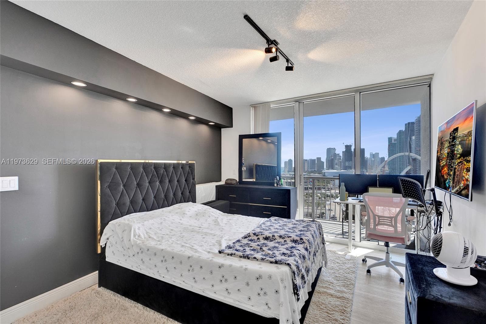 1750 N Bayshore Dr # 2510, Miami FL 33132 — 20