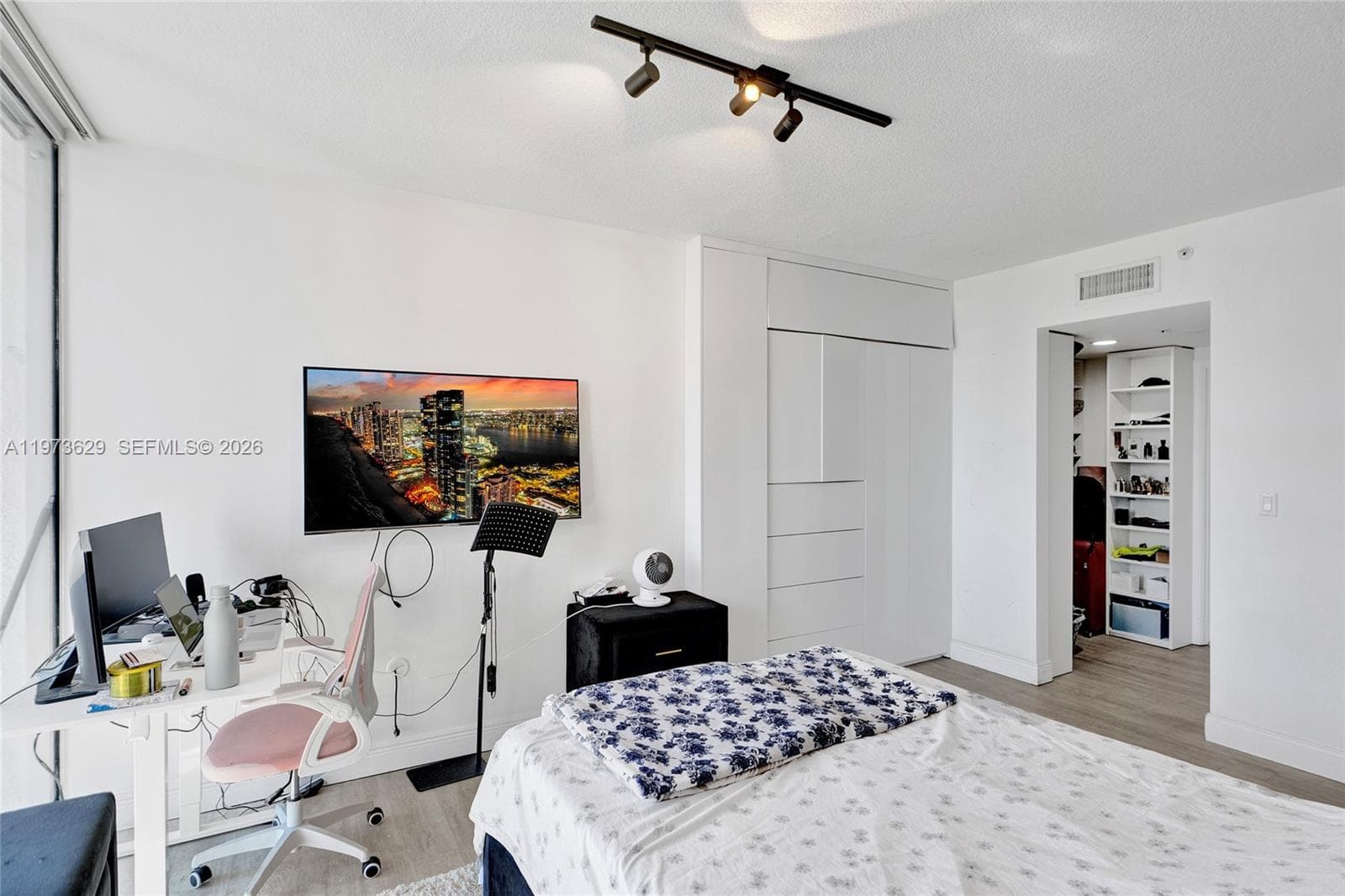 1750 N Bayshore Dr # 2510, Miami FL 33132 — 21