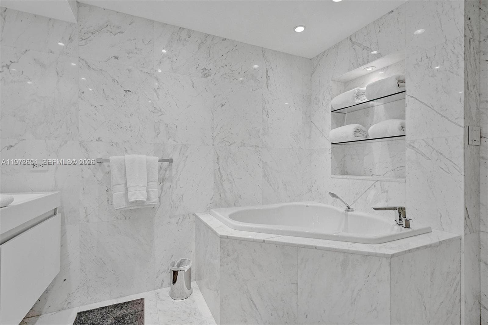 10205 Collins Ave # P8, Bal Harbour FL 33154 — 40