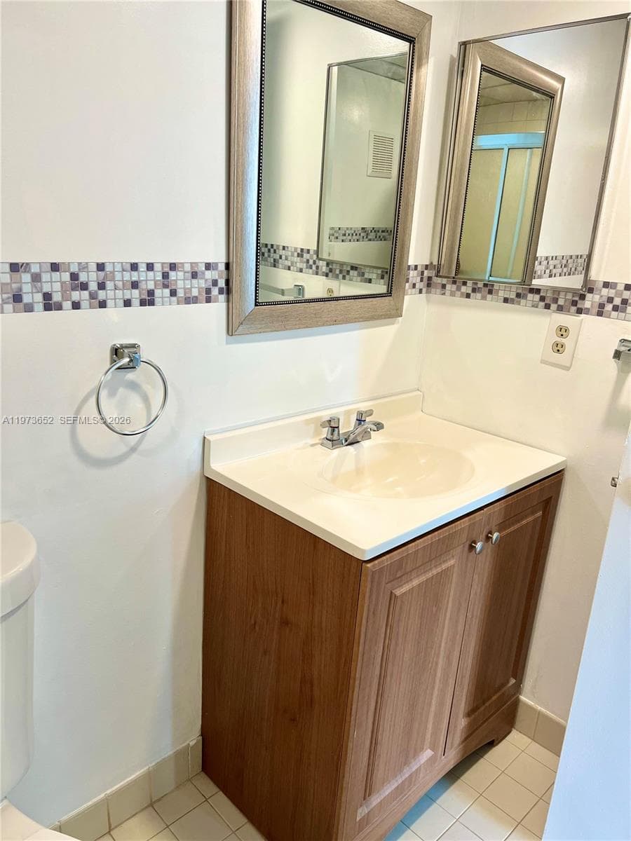 20761 NE 4th Pl # 104, Miami FL 33179 — 10