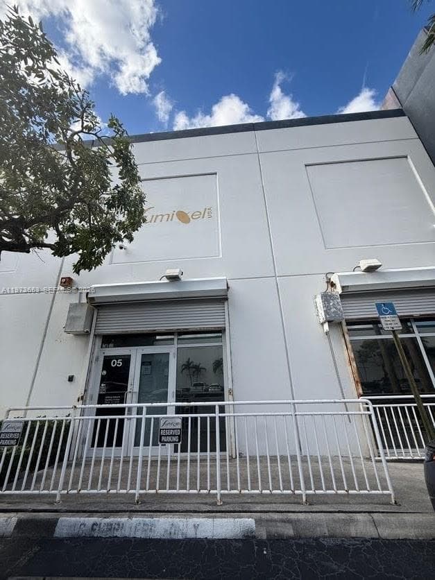 7620 NW 25th St # 5, Miami FL 33122 — 2