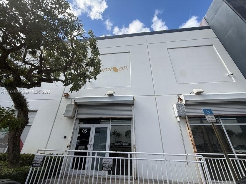 7620 NW 25th St # 5, Miami FL 33122 — 1