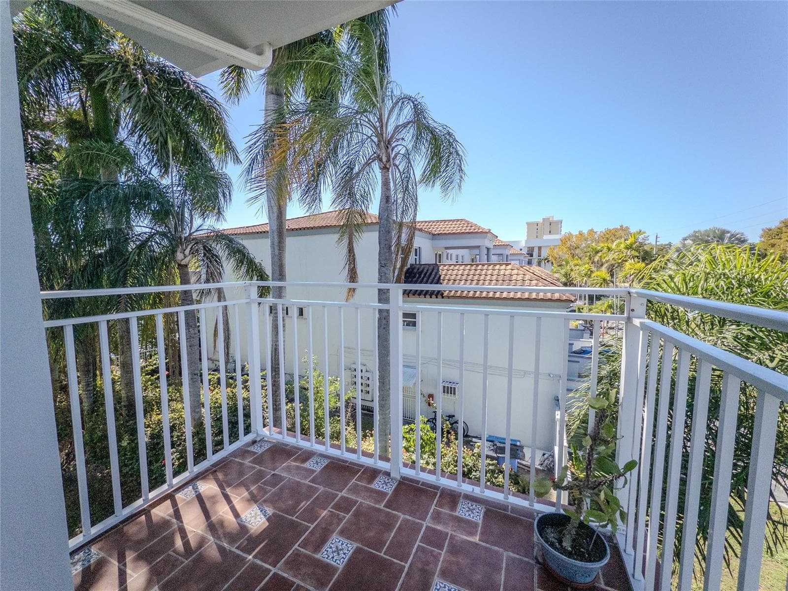 2430 NE 135th Street # 302, North Miami FL 33181 — 12