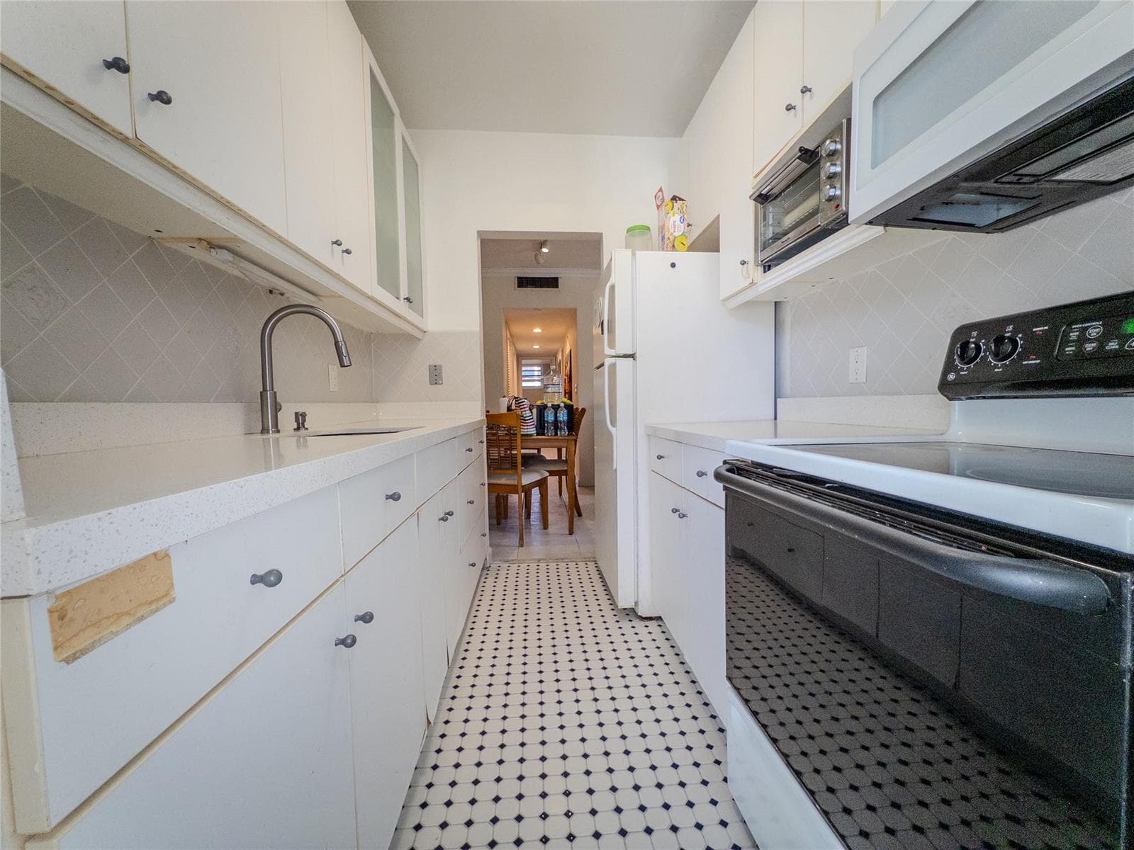 2430 NE 135th Street # 302, North Miami FL 33181 — 7