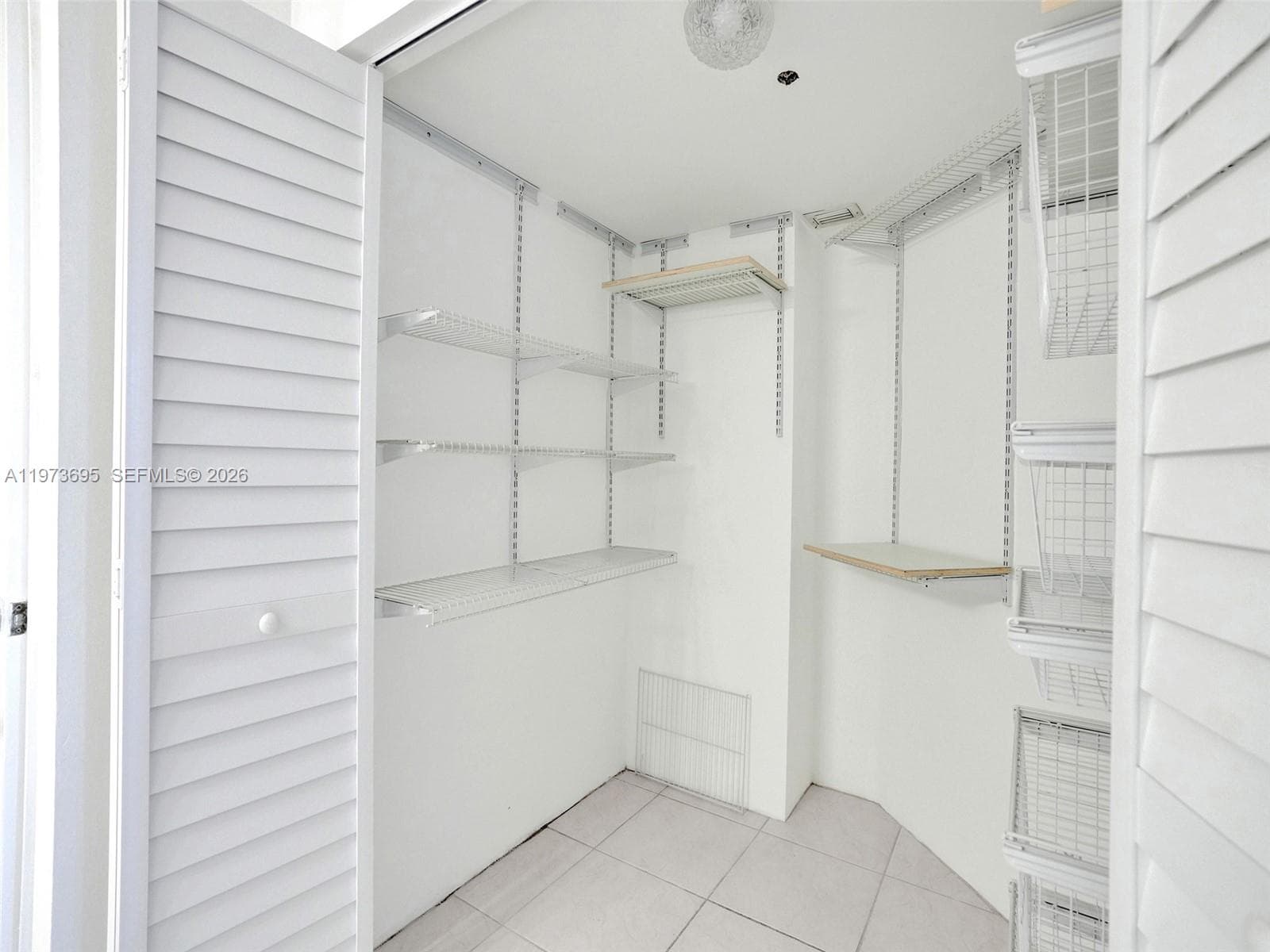 3400 192nd ST # 1811, Aventura FL 33180 — 23