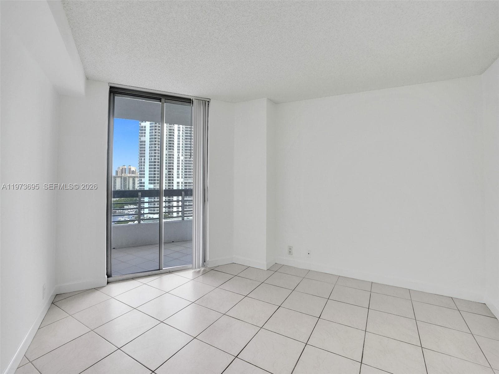 3400 192nd ST # 1811, Aventura FL 33180 — 26