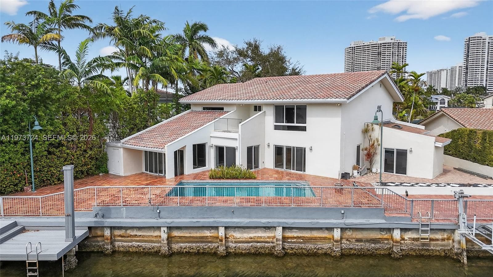 3226 NE 168th St, North Miami Beach FL 33160 — 31