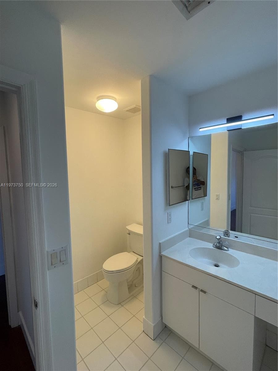 703 NE 195th St # 703, Miami FL 33179 — 13