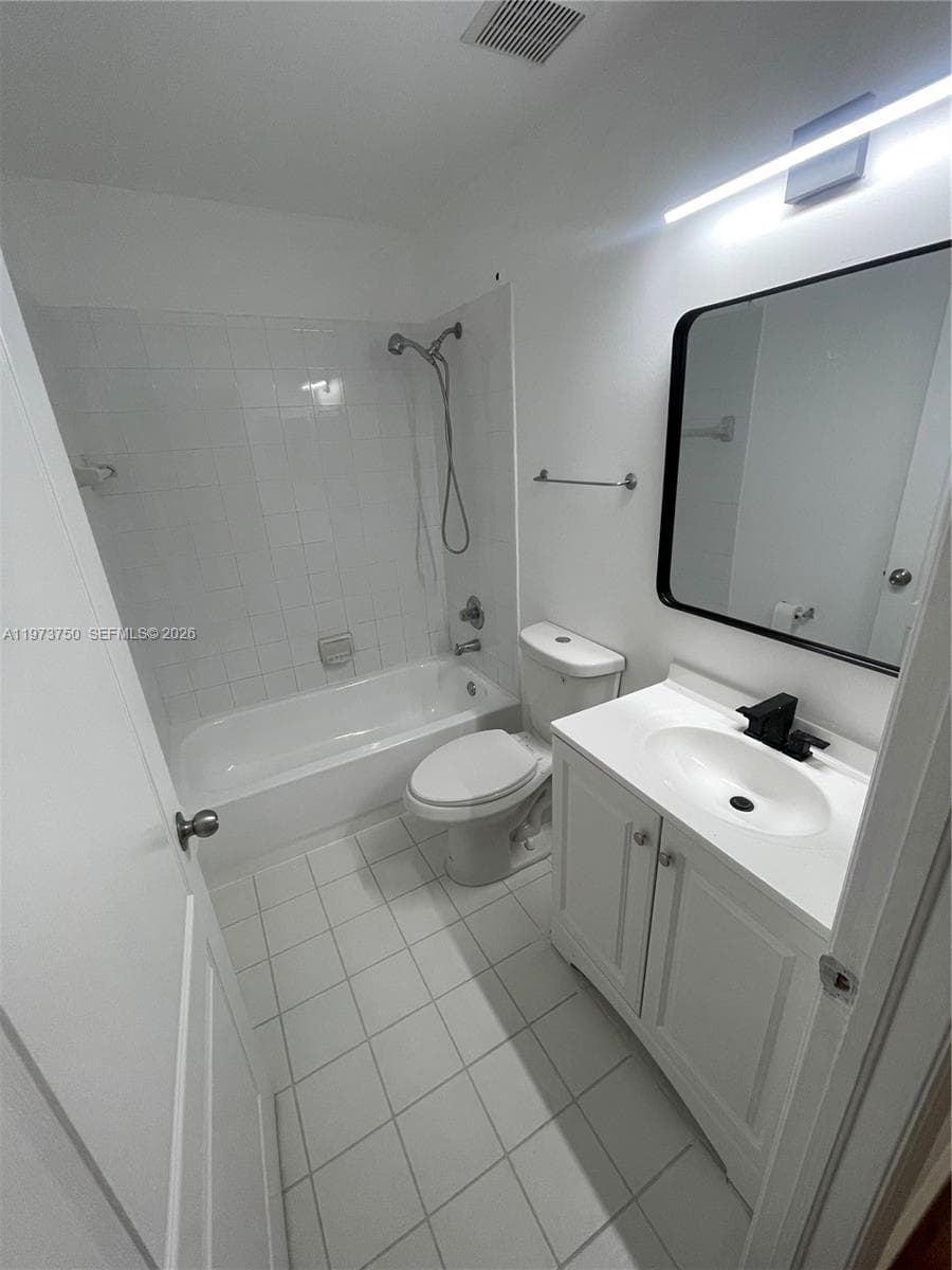 703 NE 195th St # 703, Miami FL 33179 — 22