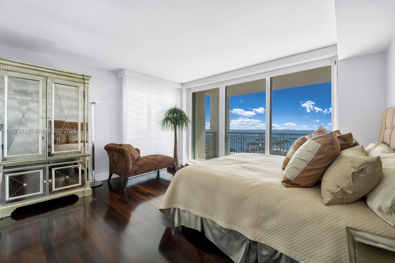 3400 SW 27th Ave # 2102, Miami FL 33133 — 34