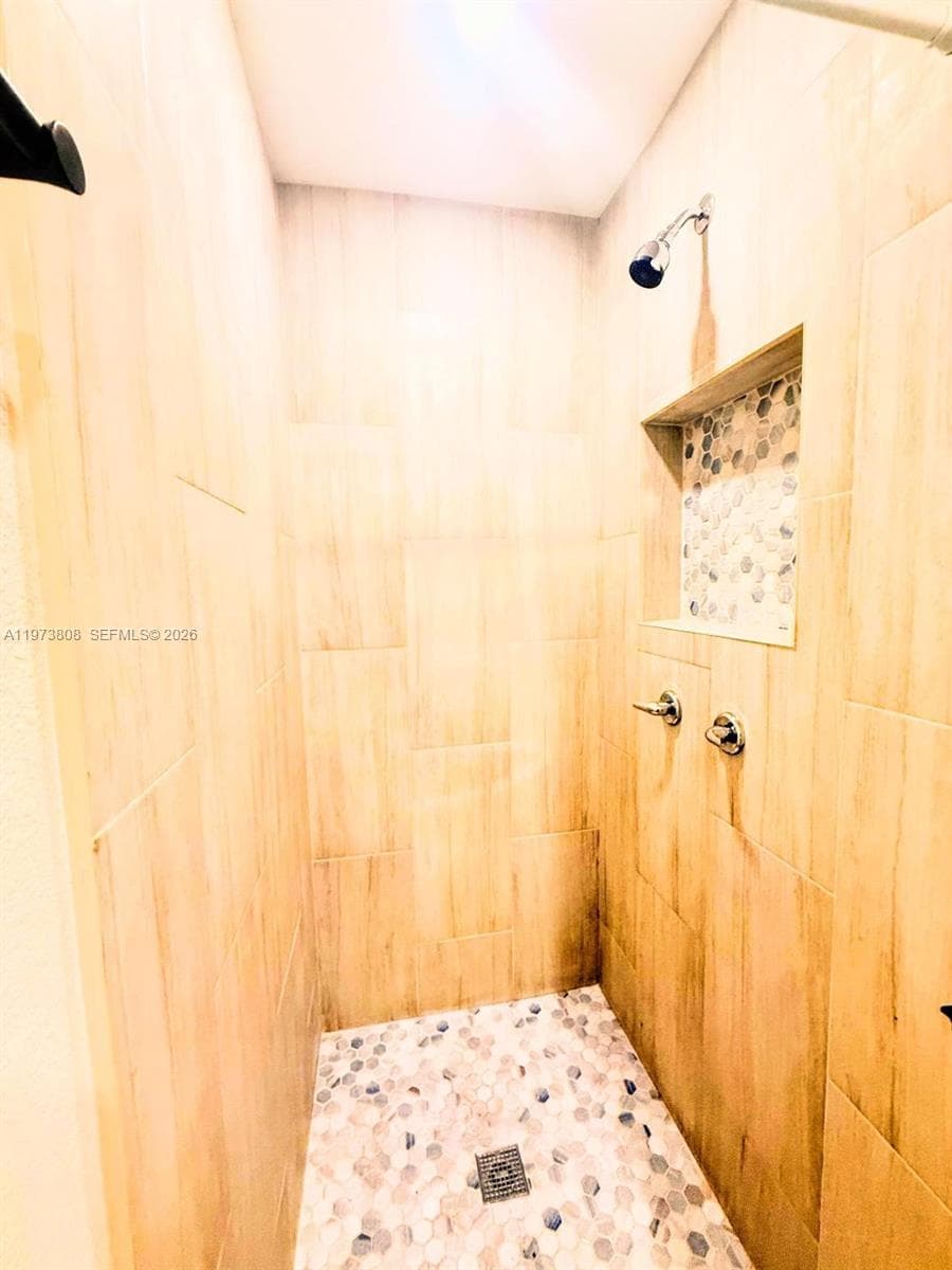 2281 NW 81st Ter, Miami FL 33147 — 16