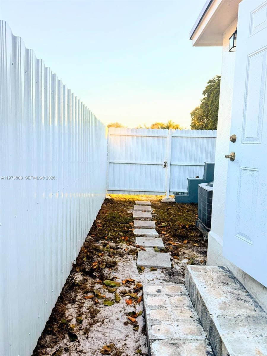 2281 NW 81st Ter, Miami FL 33147 — 32