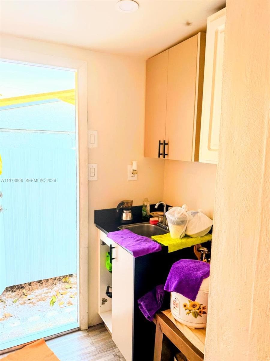 2281 NW 81st Ter, Miami FL 33147 — 25