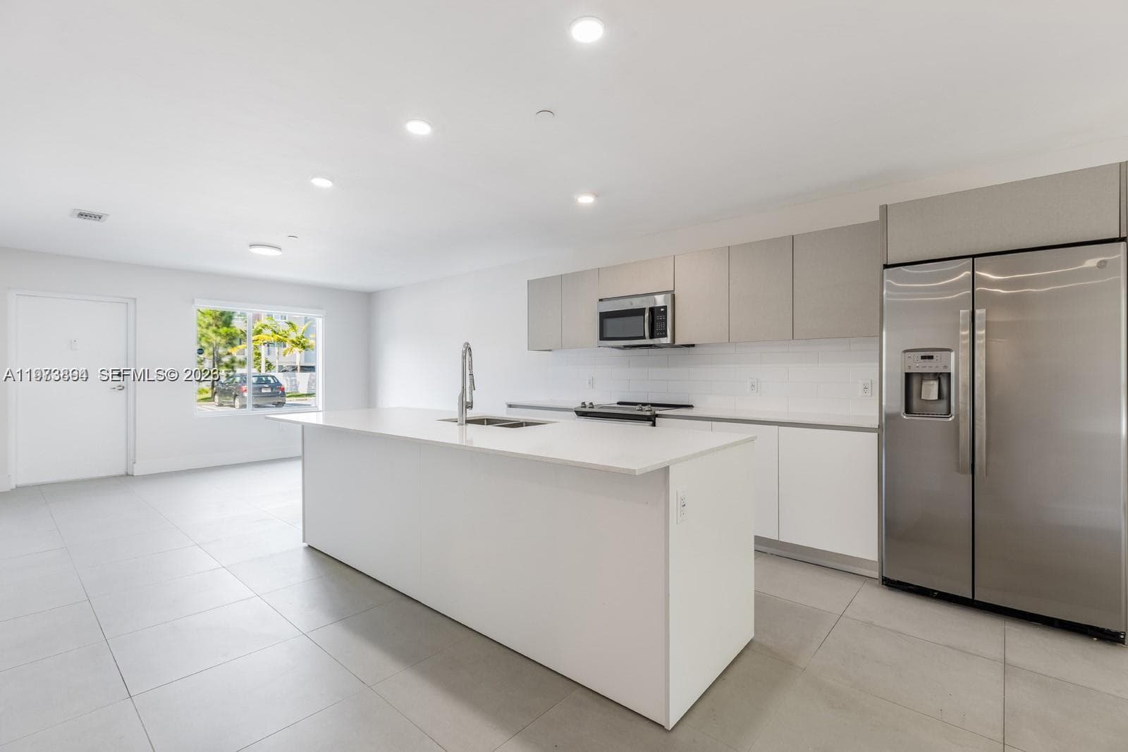 2505 NE 193rd St # 4116, Miami FL 33180 — 1