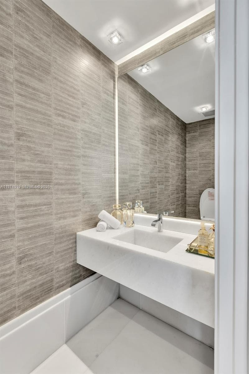 18555 Collins Ave # 4605, Sunny Isles Beach FL 33160 — 28