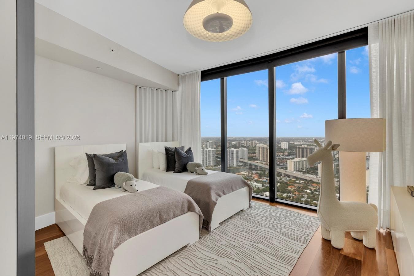 18555 Collins Ave # 4605, Sunny Isles Beach FL 33160 — 30