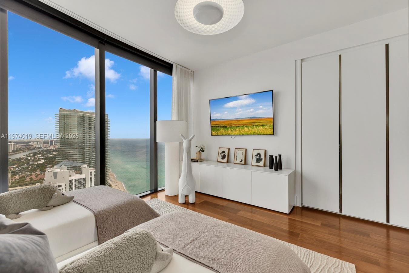 18555 Collins Ave # 4605, Sunny Isles Beach FL 33160 — 31