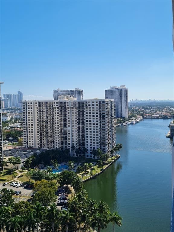 2851 NE 183 # 05, Aventura FL 33160 — 2