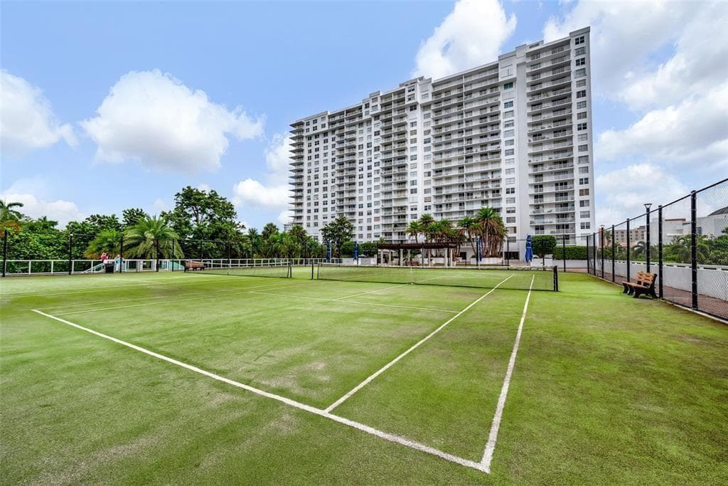 2851 NE 183 # 05, Aventura FL 33160 — 22
