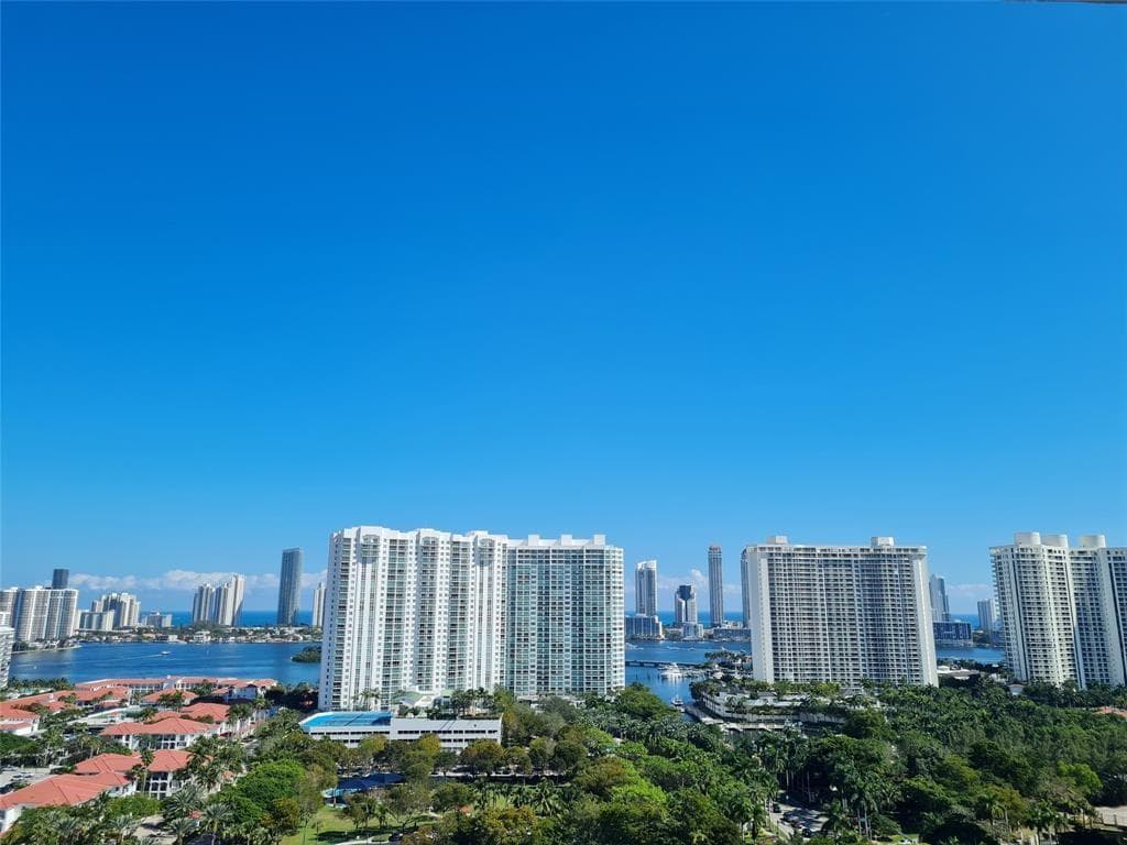 2851 NE 183 # 05, Aventura FL 33160 — 3