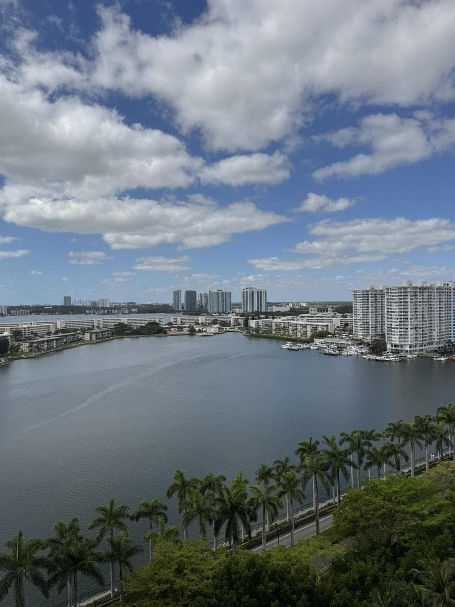 2851 NE 183rd Street # 1710e, Aventura FL 33160 — 1