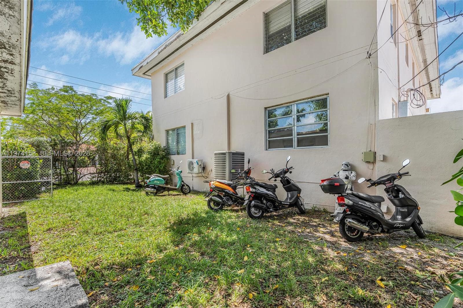 8031 Hawthorne Ave, Miami Beach FL 33141 — 23