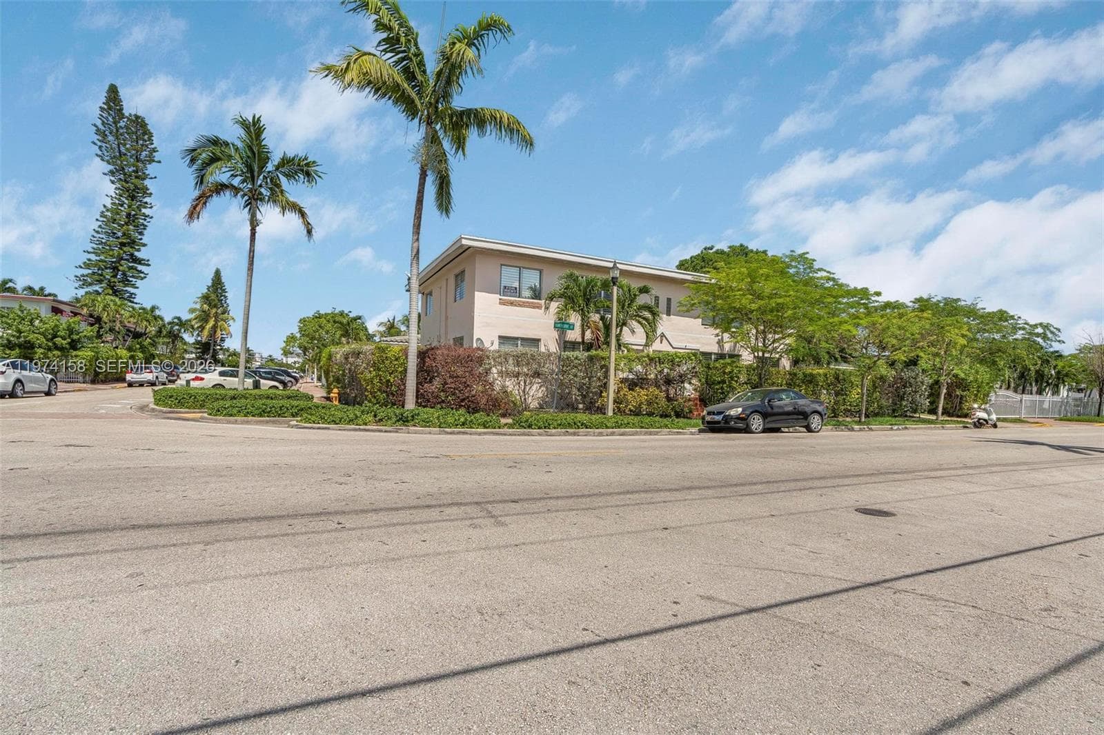 8031 Hawthorne Ave, Miami Beach FL 33141 — 20