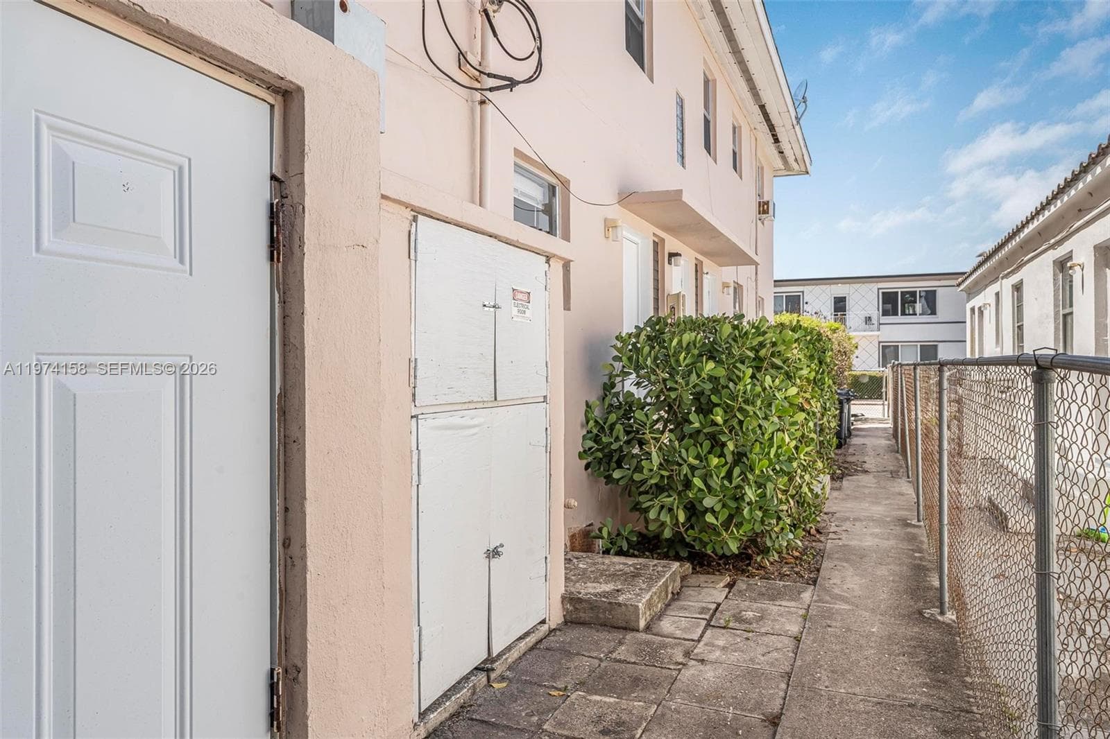 8031 Hawthorne Ave, Miami Beach FL 33141 — 24