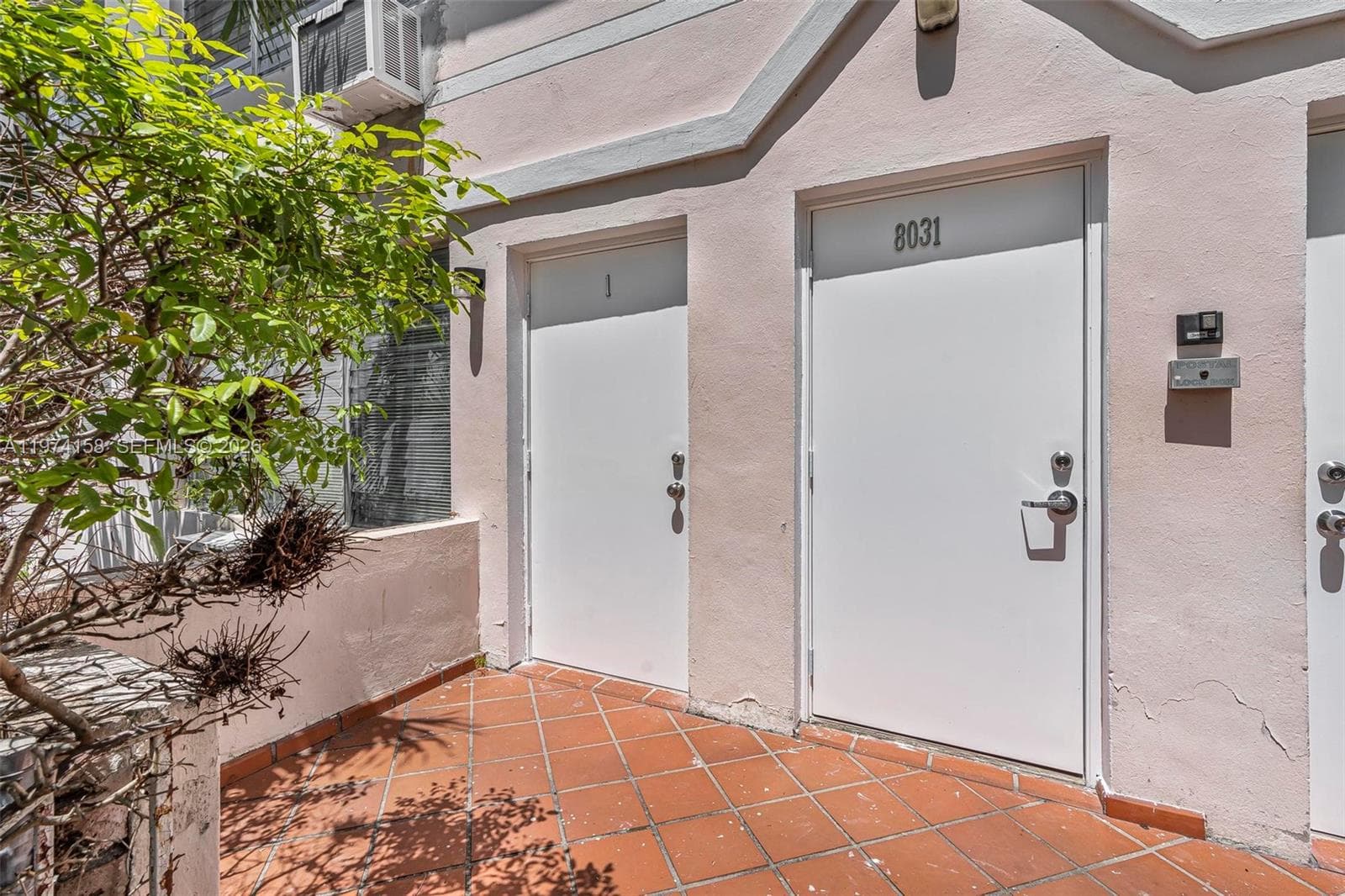 8031 Hawthorne Ave, Miami Beach FL 33141 — 19