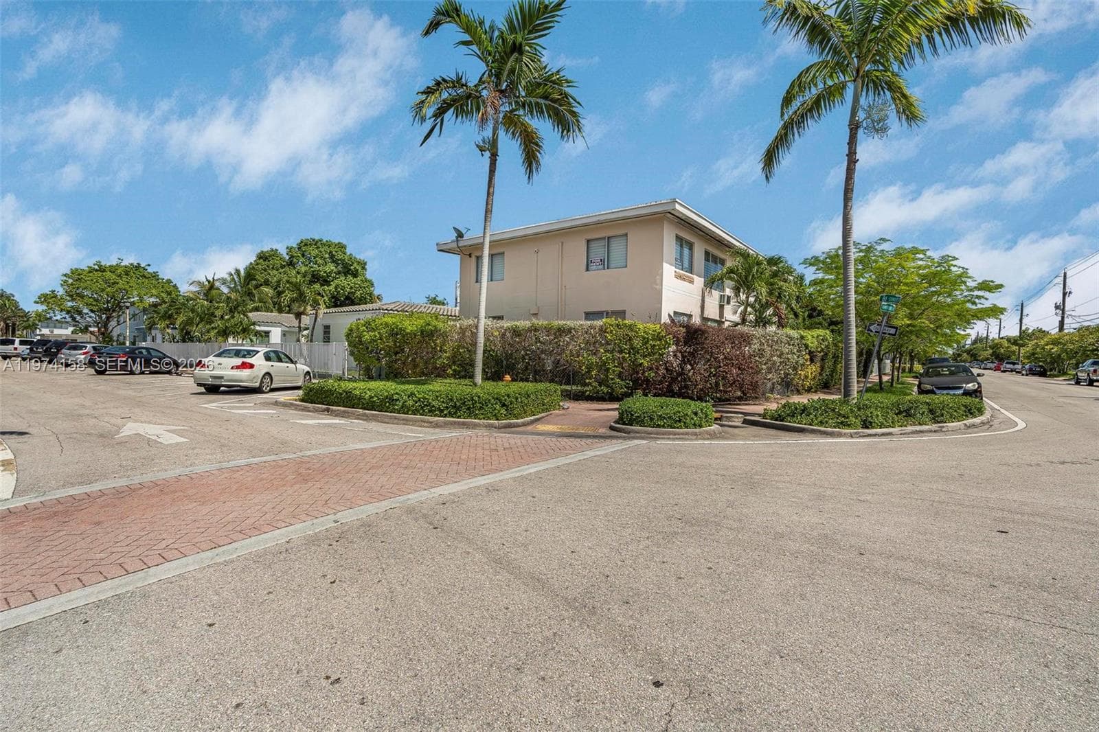 8031 Hawthorne Ave, Miami Beach FL 33141 — 29