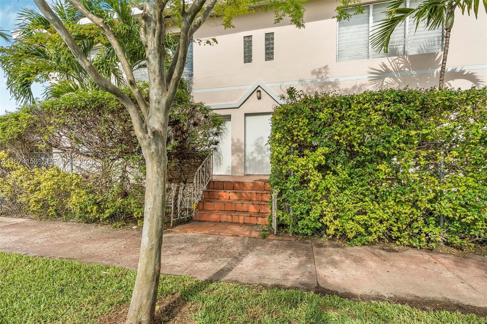 8031 Hawthorne Ave, Miami Beach FL 33141 — 25