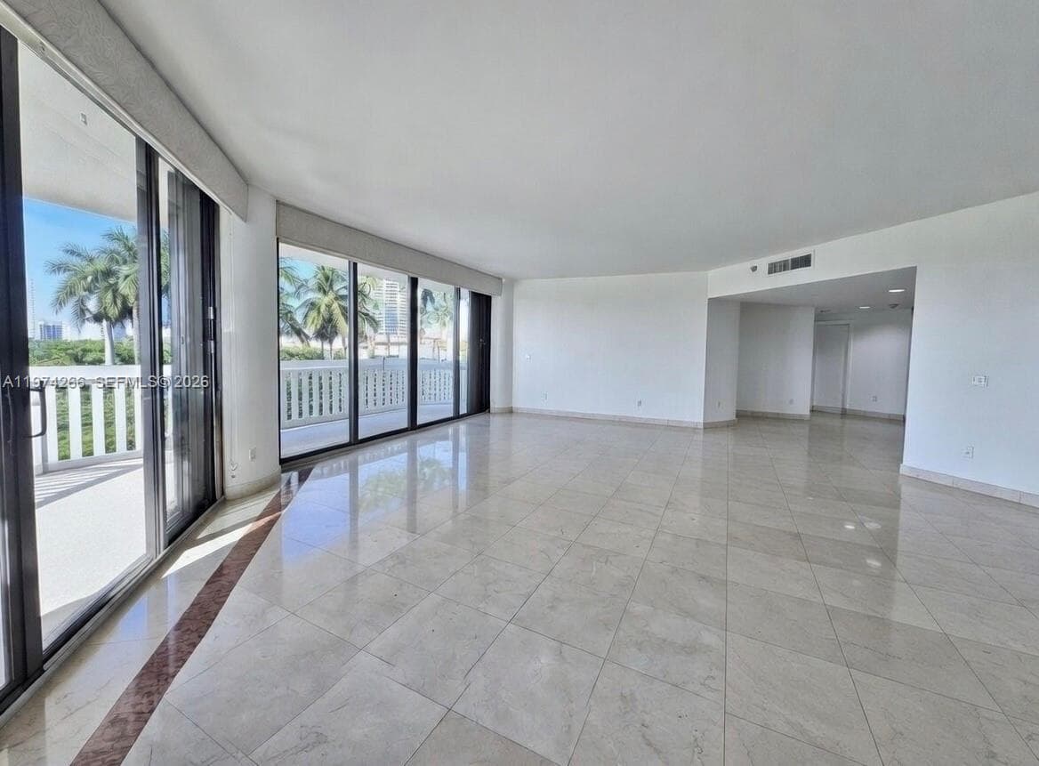 2000 Island Blvd # 606, Aventura FL 33160 — 3