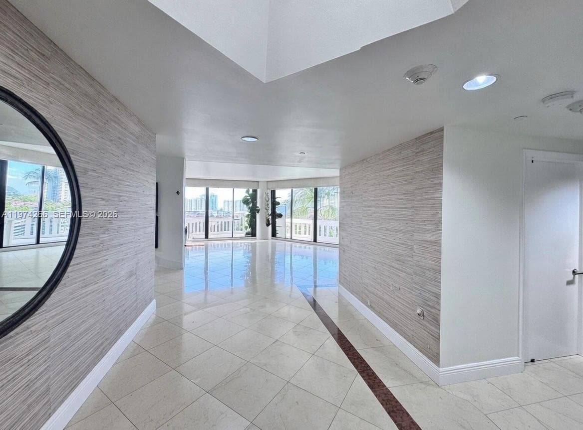 2000 Island Blvd # 606, Aventura FL 33160 — 1
