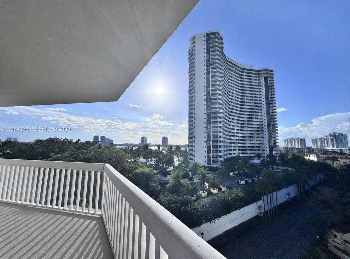 2000 Island Blvd # 606, Aventura FL 33160 — 9