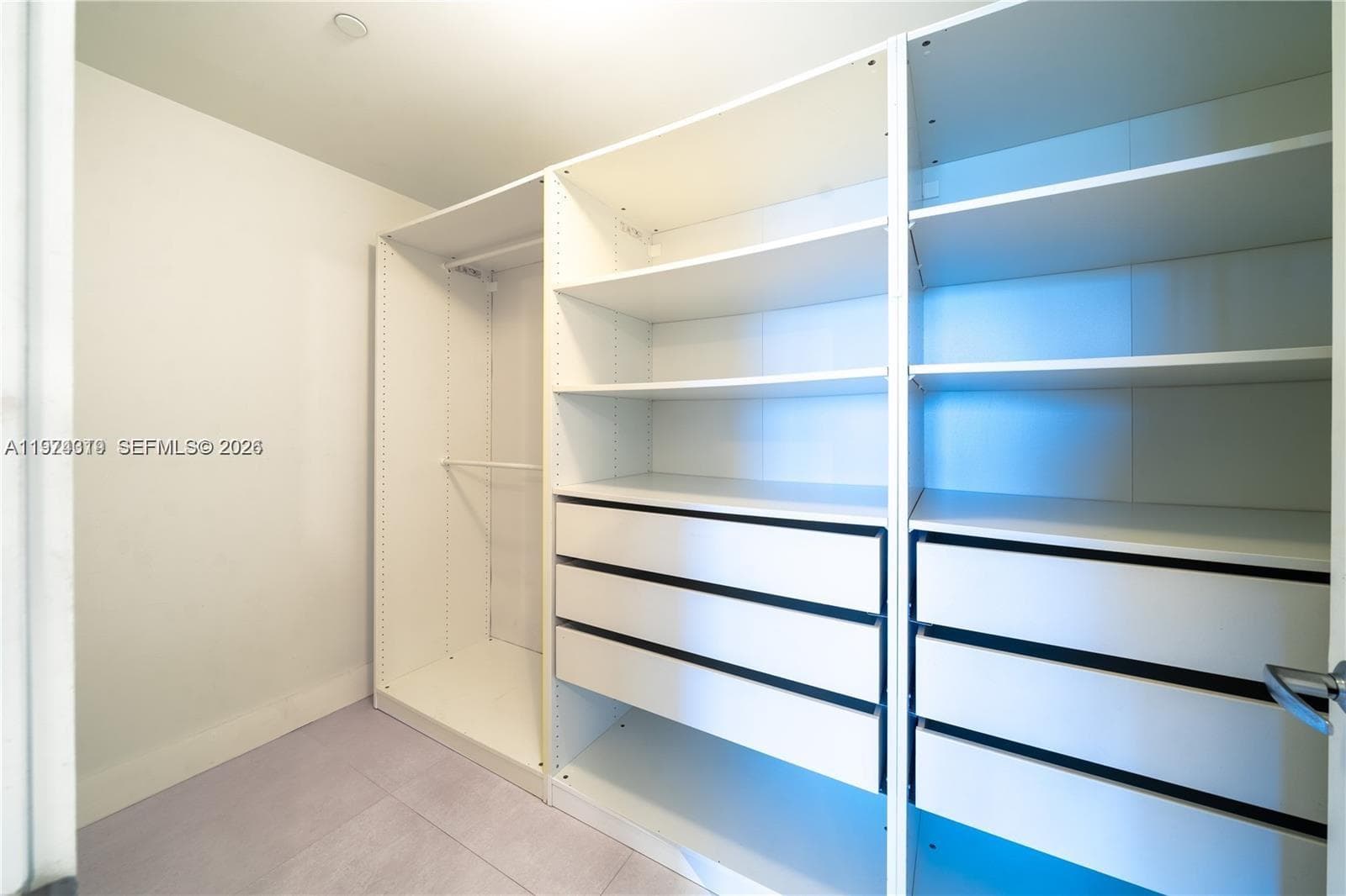 16385 Biscayne Blvd # 1120, North Miami Beach FL 33160 — 12