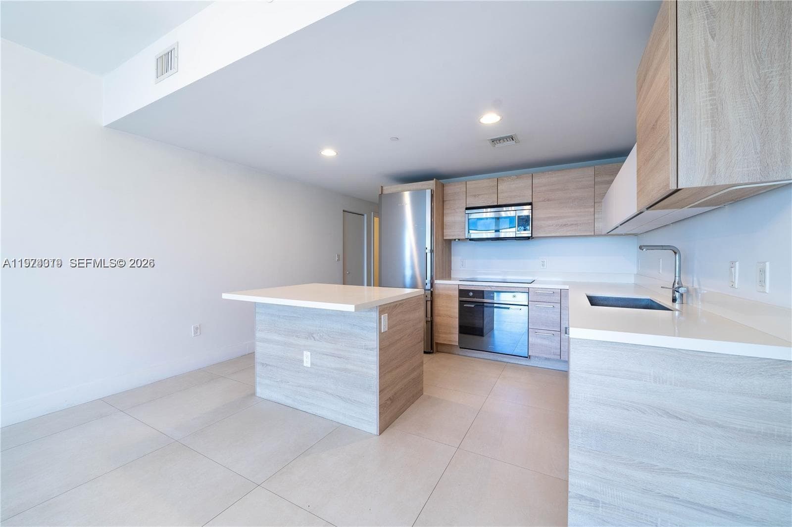 16385 Biscayne Blvd # 1120, North Miami Beach FL 33160 — 8