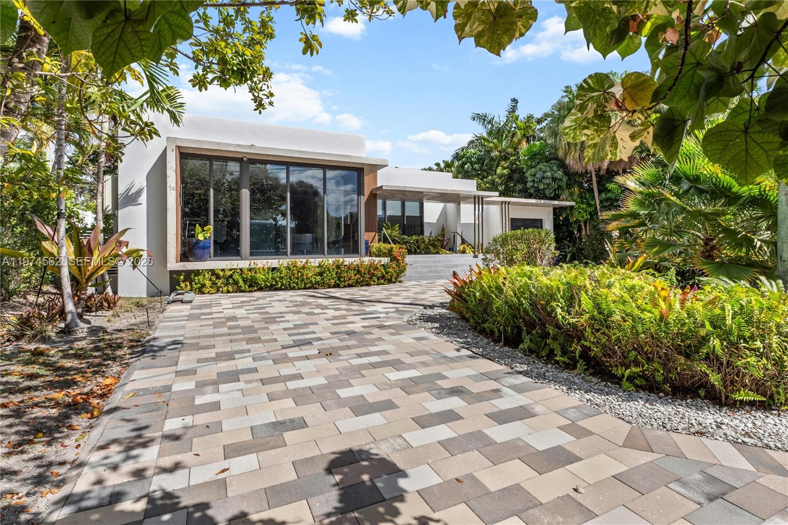 1845 NE 124th St, North Miami FL 33181 — 1